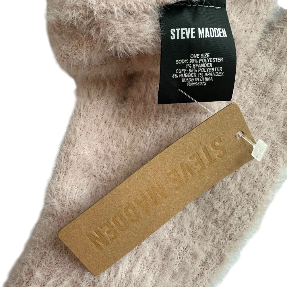NWT Steve Madden Soft Beige Fuzzy Stretch Gloves, OS